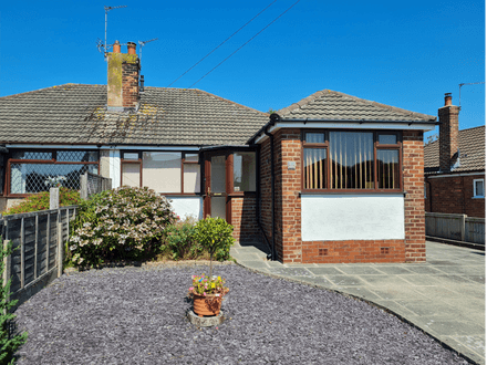 THREE BED BUNGALOW IN POPULAR SEASIDE VILLAGE